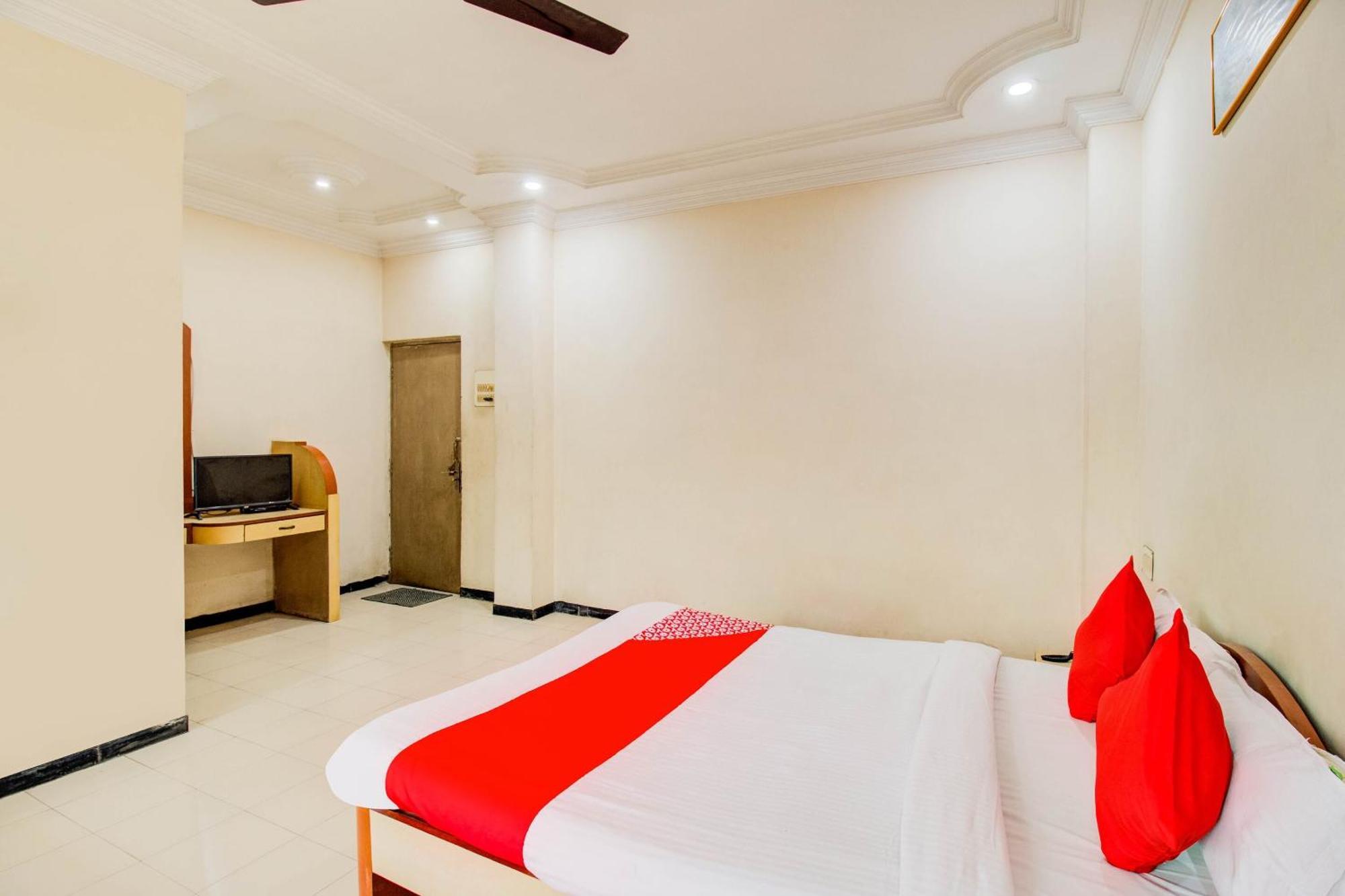 OYO 76714 Hotel Sri Jai Palace Nashik Bagian luar foto