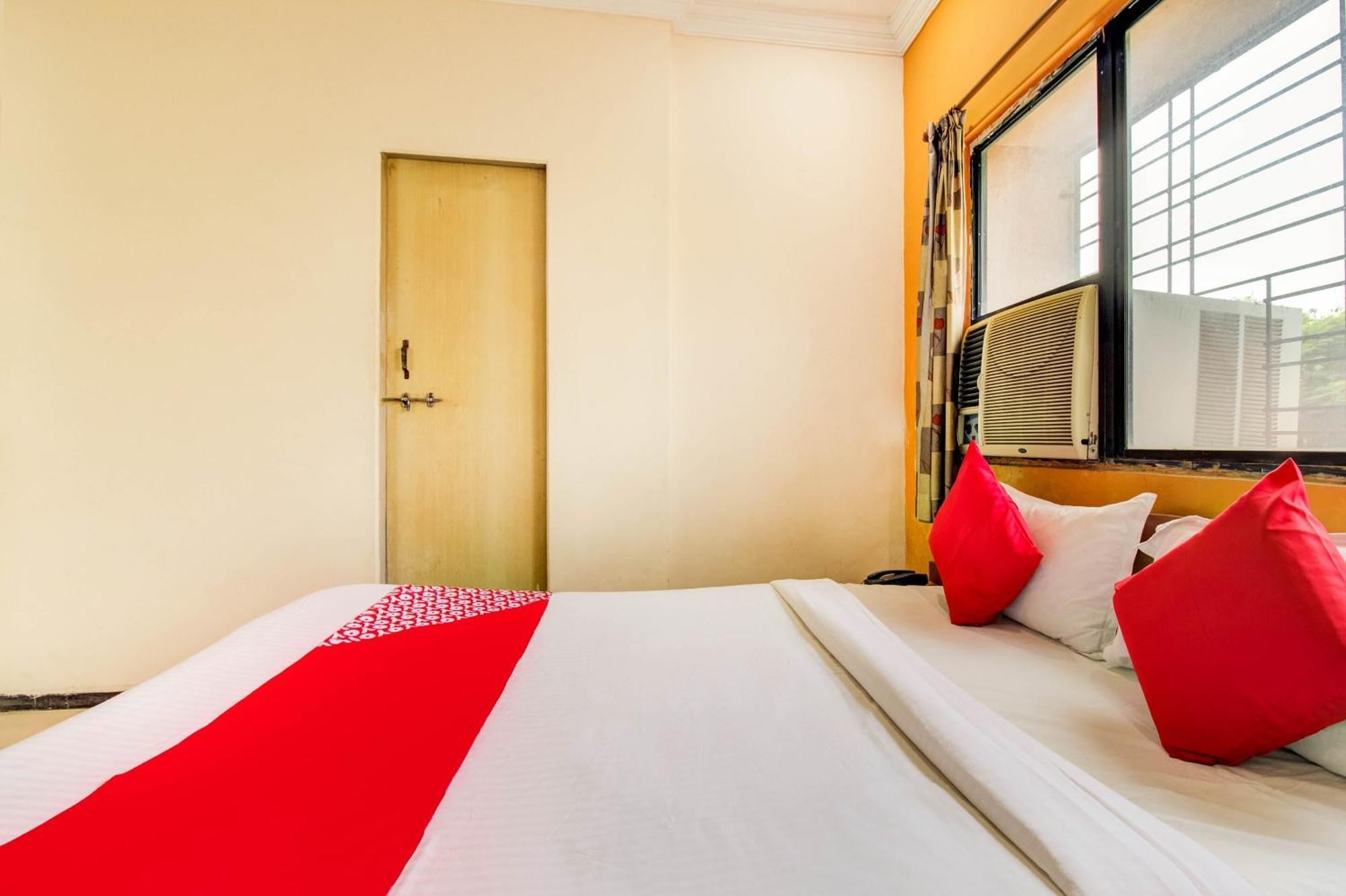 OYO 76714 Hotel Sri Jai Palace Nashik Bagian luar foto