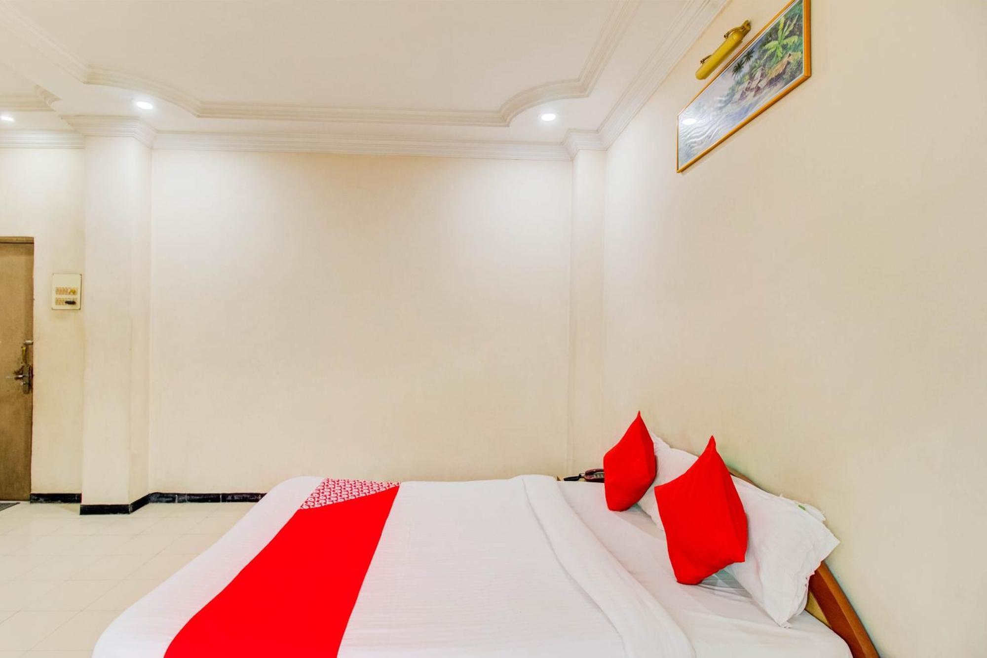 OYO 76714 Hotel Sri Jai Palace Nashik Bagian luar foto