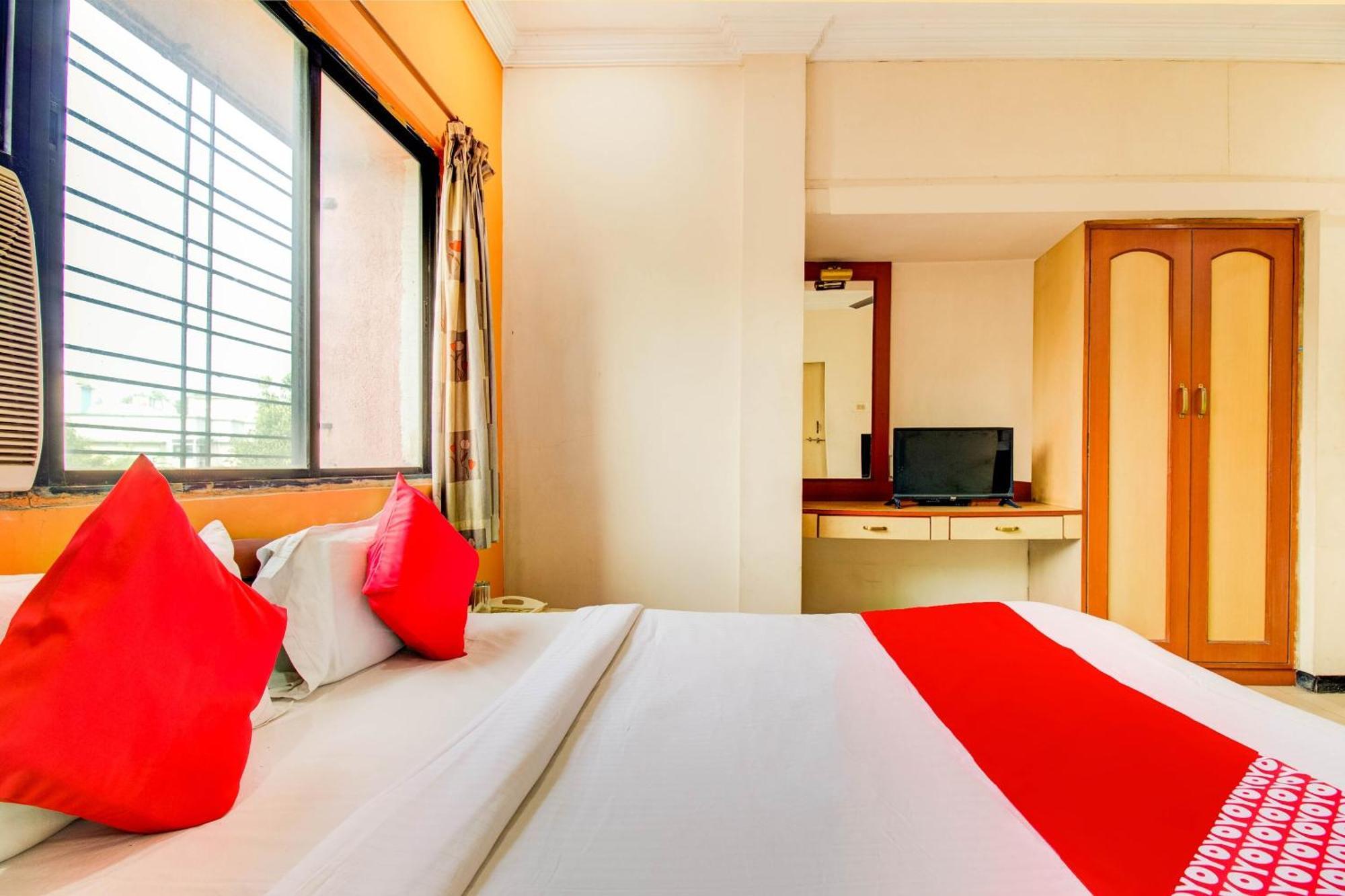OYO 76714 Hotel Sri Jai Palace Nashik Bagian luar foto