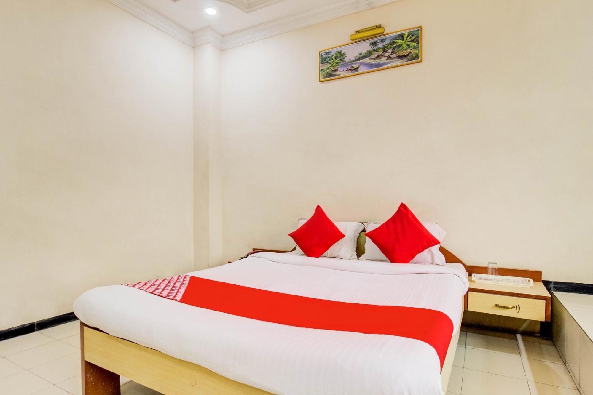 OYO 76714 Hotel Sri Jai Palace Nashik Bagian luar foto