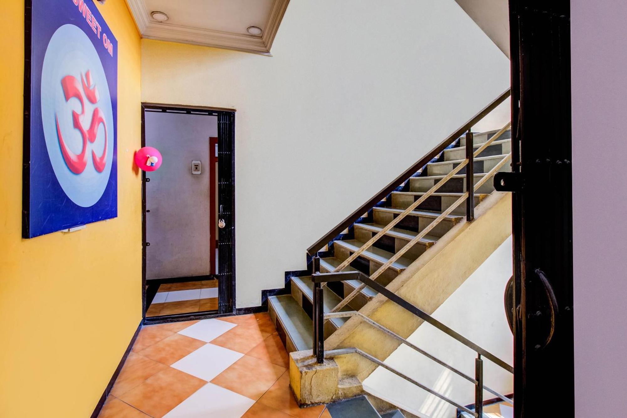 OYO 76714 Hotel Sri Jai Palace Nashik Bagian luar foto