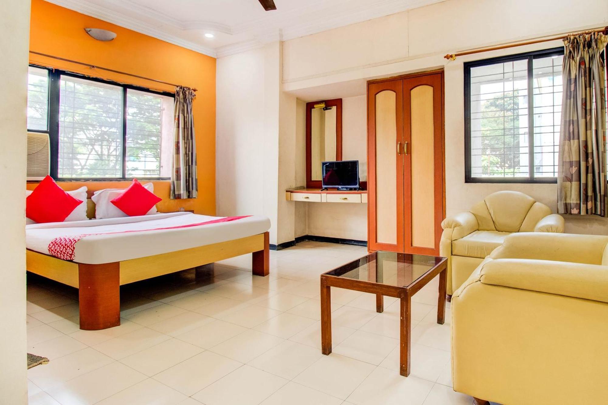 OYO 76714 Hotel Sri Jai Palace Nashik Bagian luar foto