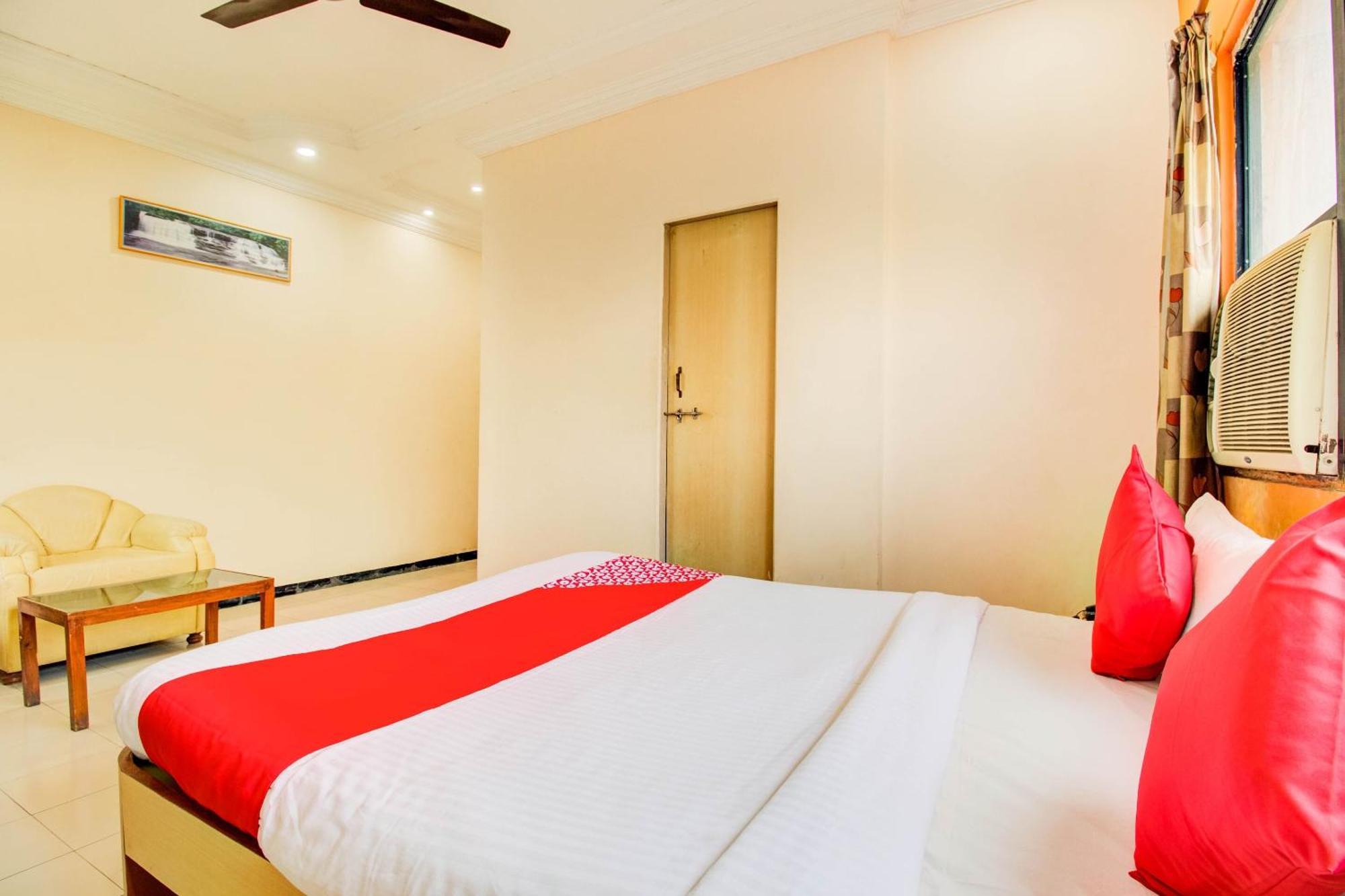 OYO 76714 Hotel Sri Jai Palace Nashik Bagian luar foto