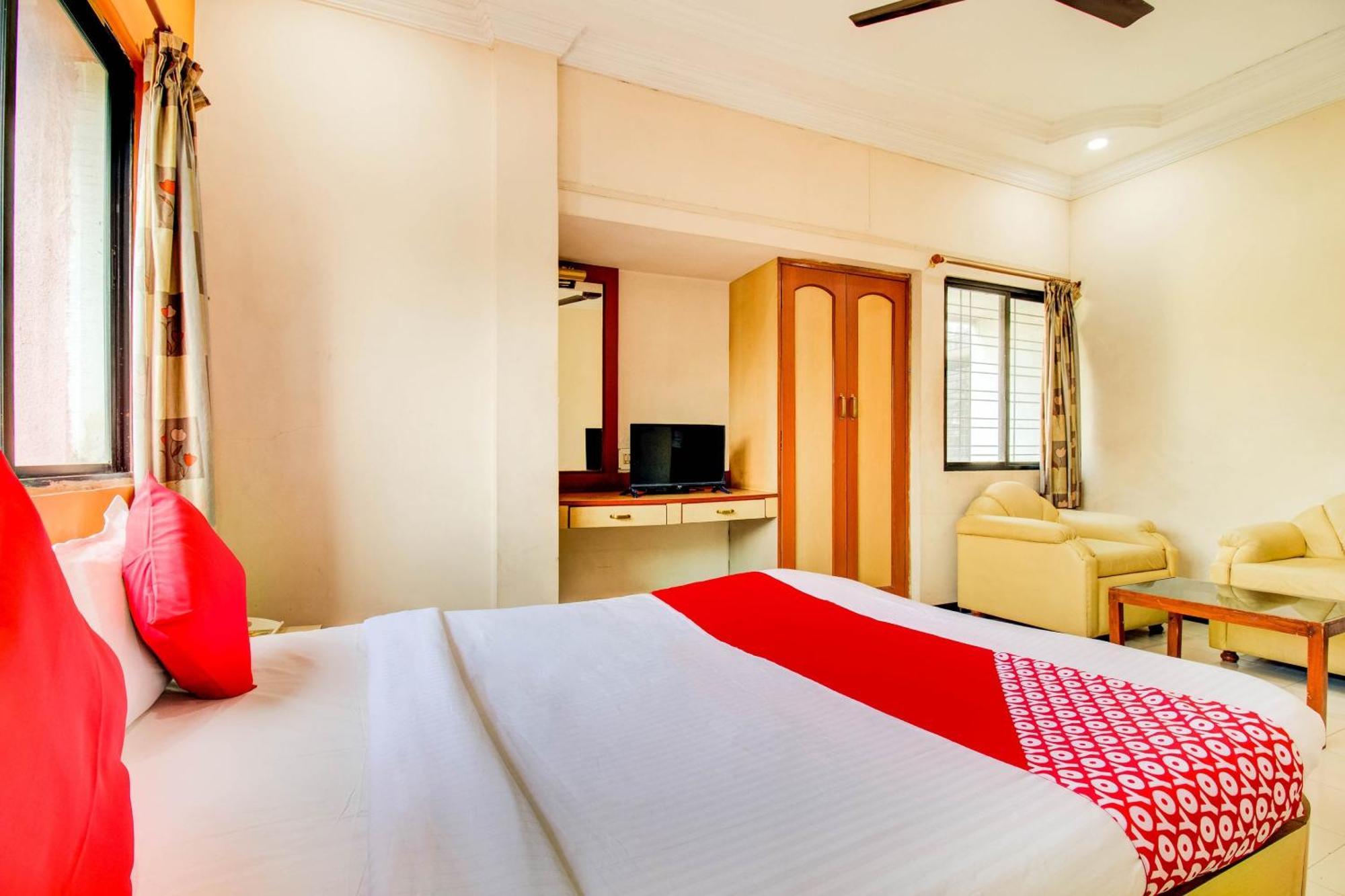 OYO 76714 Hotel Sri Jai Palace Nashik Bagian luar foto