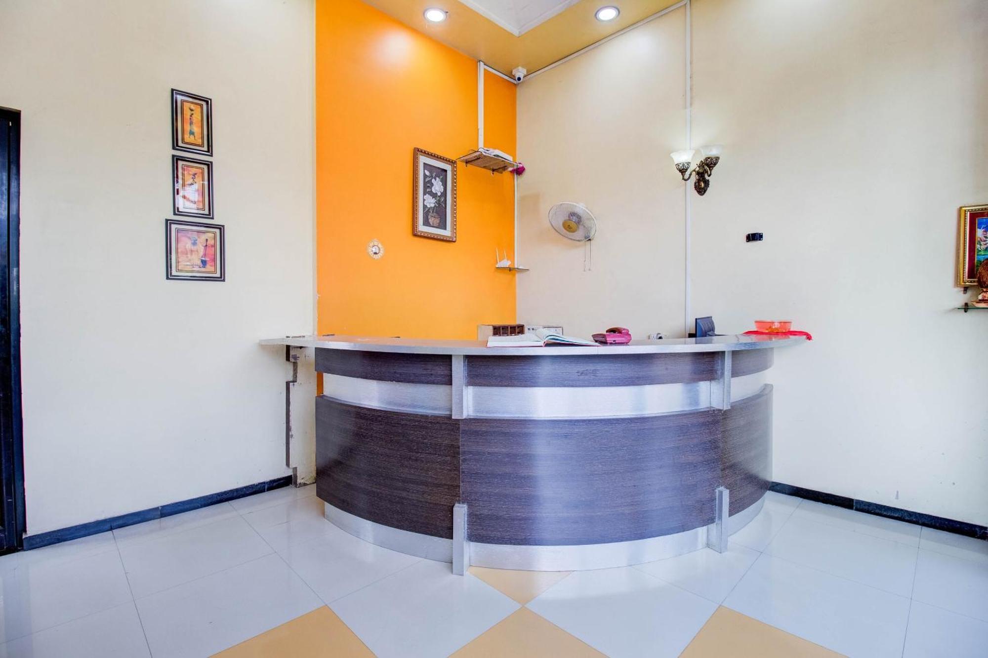 OYO 76714 Hotel Sri Jai Palace Nashik Bagian luar foto