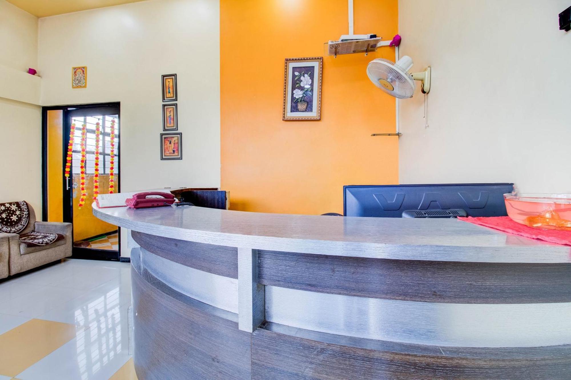 OYO 76714 Hotel Sri Jai Palace Nashik Bagian luar foto